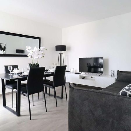 Frenchy By Plaza Apartment Сери Екстериор снимка